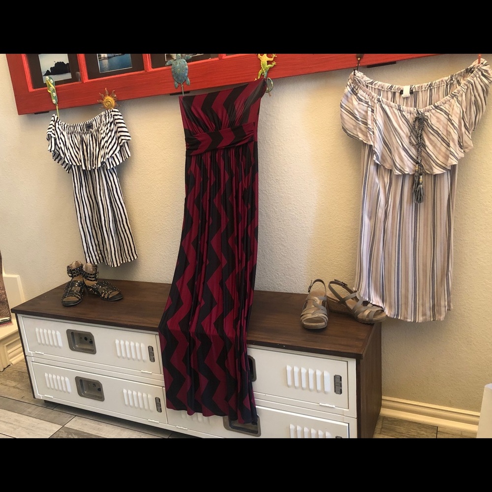 Size M strapless or off the shoulder dresses.